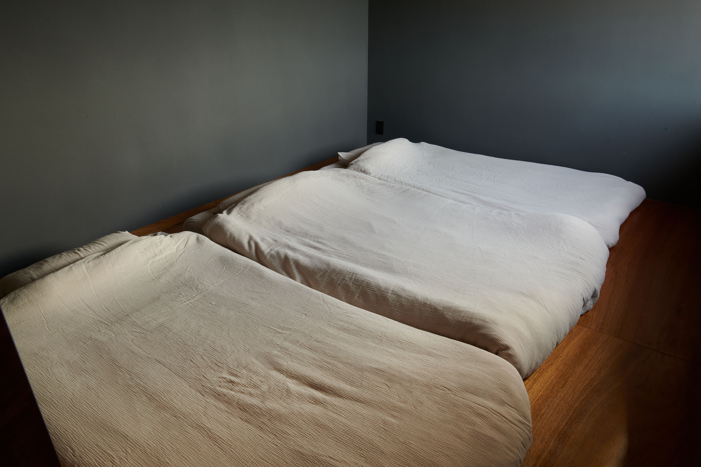 六号邸 | Bedroom やわらかな寝具で疲れをいやす